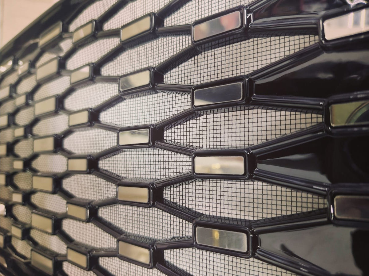 Rox 01 Front Grille ( Black / Chrome ) - شبك أمامي للحشرات روكس 01 ( أسود / كروم )