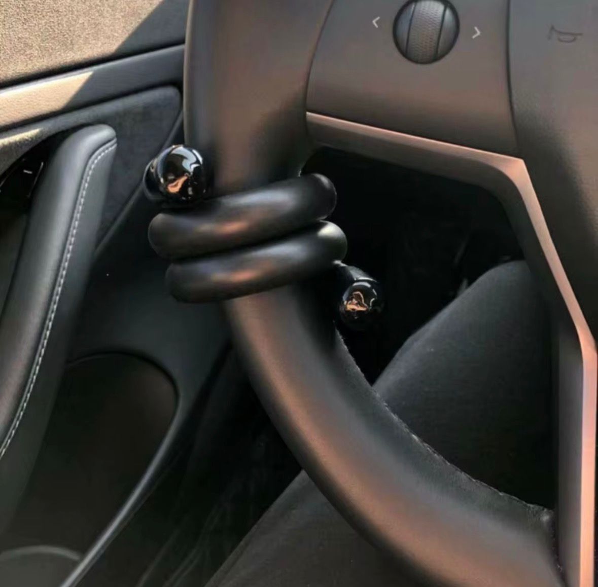 Steering Wheel Autopilot Ring -حلقة التحكم الذاتي لعجلة القيادة